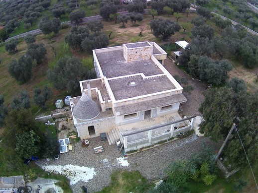 Villa In Fase Di Ristrutturazione, 4 Vani, Trullo e Garage. Poco Distante.